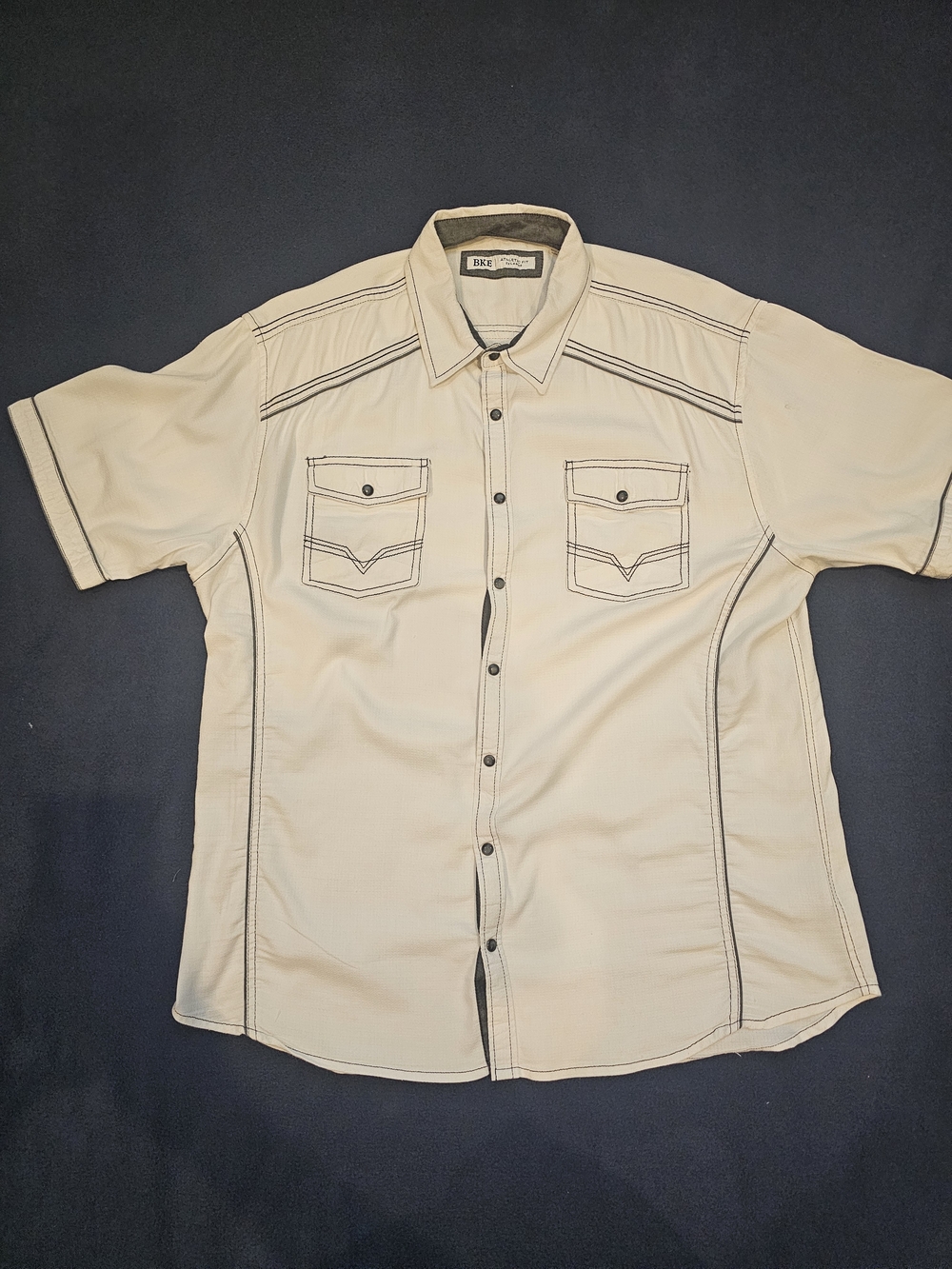 BKE Men’s White Athletic Fit Short-Sleeve Button-Up Shirt